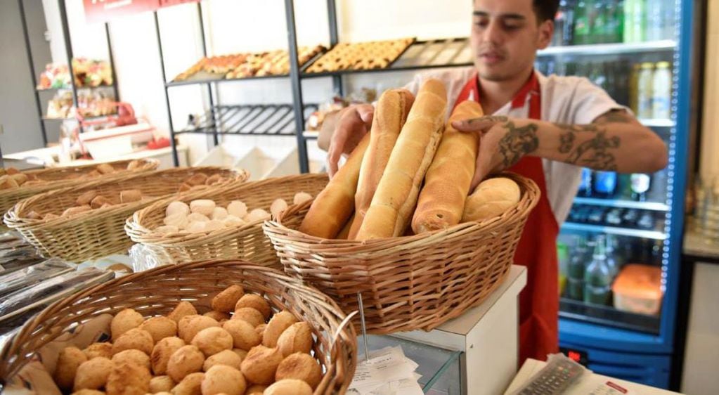 En alza. El precio de referencia del pan francés quedó en $ 160. (La Voz)