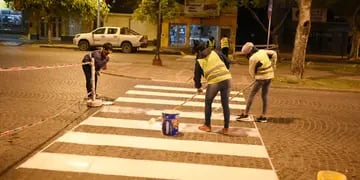 Pintado de sendas peatonales en Bv. Roca
