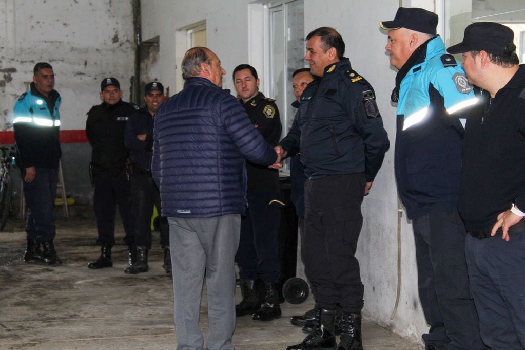 Sánchez entrega equipamiento para las dependencias policiales del distrito de Tres Arroyos