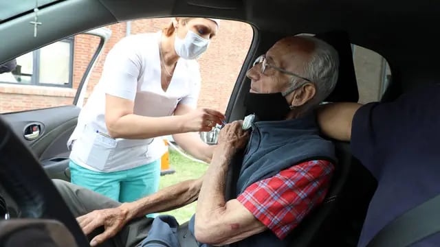 Santa Fe aplica dosis de refuerzo a mayores de 70 años