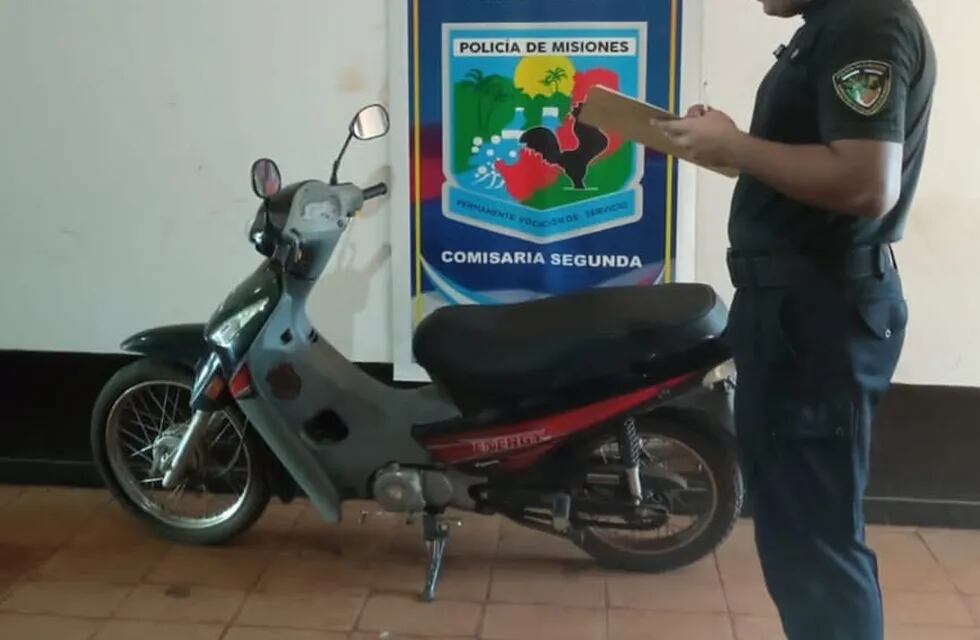 Tras operativo policial, recuperan una motocicleta en Puerto Iguazú.