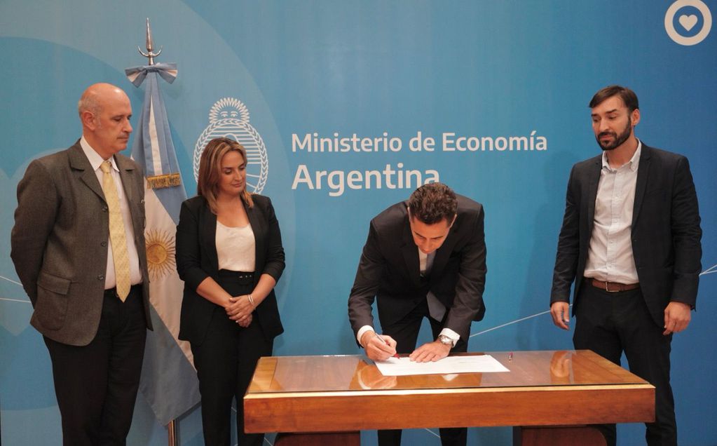 Calvo y Prunotto firmaron el acuerdo con Nación para recibir compensaciones.