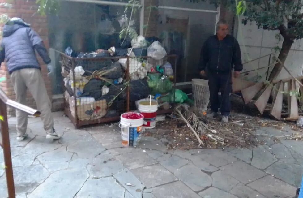 Higiene Urbana de Tres Arroyos procedió a la limpieza del Paseo Español