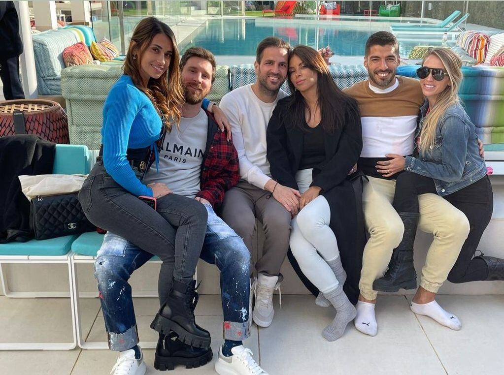 El argentino y el uruguayo suelen irse de vacaciones junto con sus esposas y otros amigos.