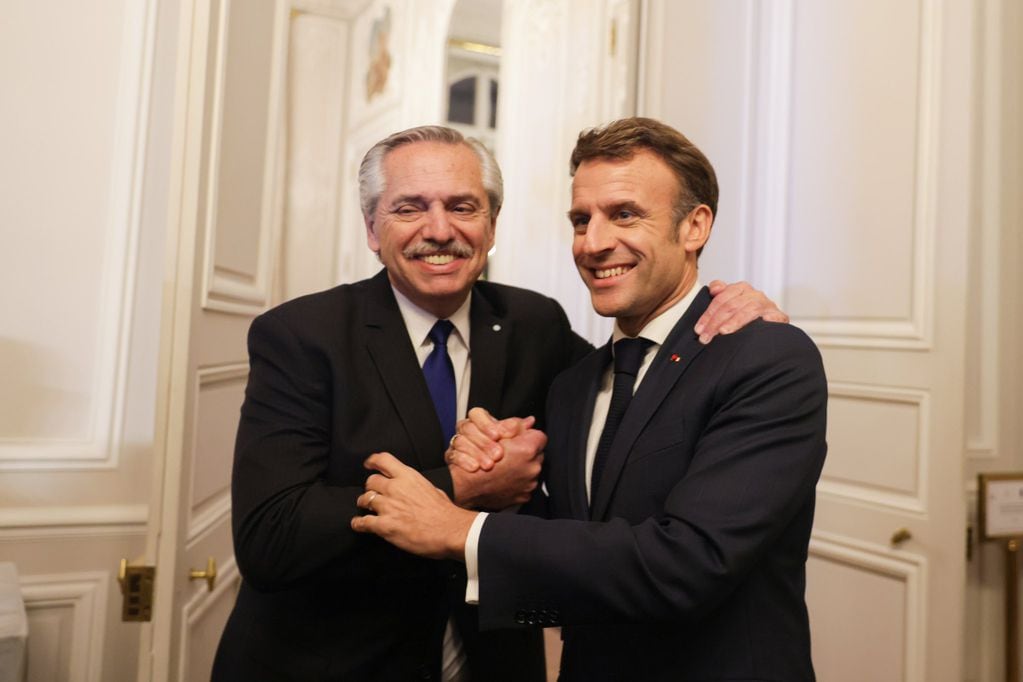 Alberto Fernández y Emmanuel Macron en la reunión que mantuvieron en París.