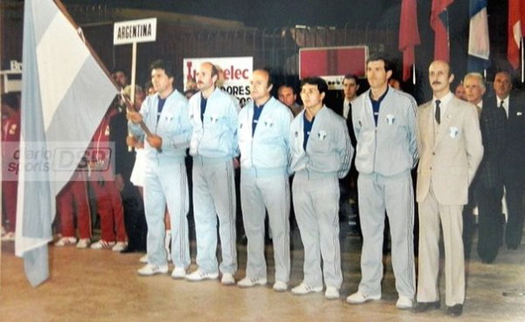 Colantonio integró la selección Argentina que ganó la medalla de Plata en 1.987 en el Mundial disputado en nuestro país.