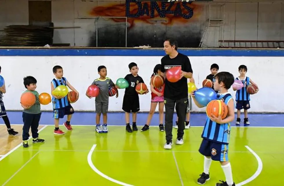 formación de basquet infantil