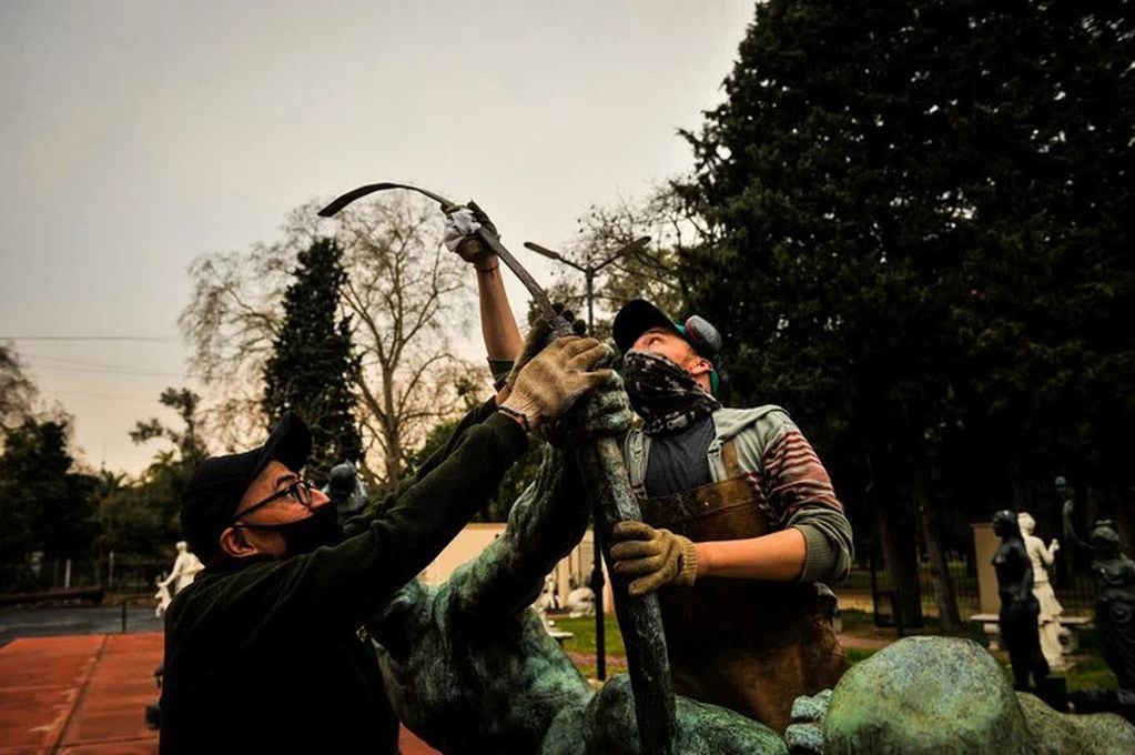 La escultura Herácles Arquero perdió parte de su arco. En el MOA trabajan en su restauración. (Foto: Maxi Failla)