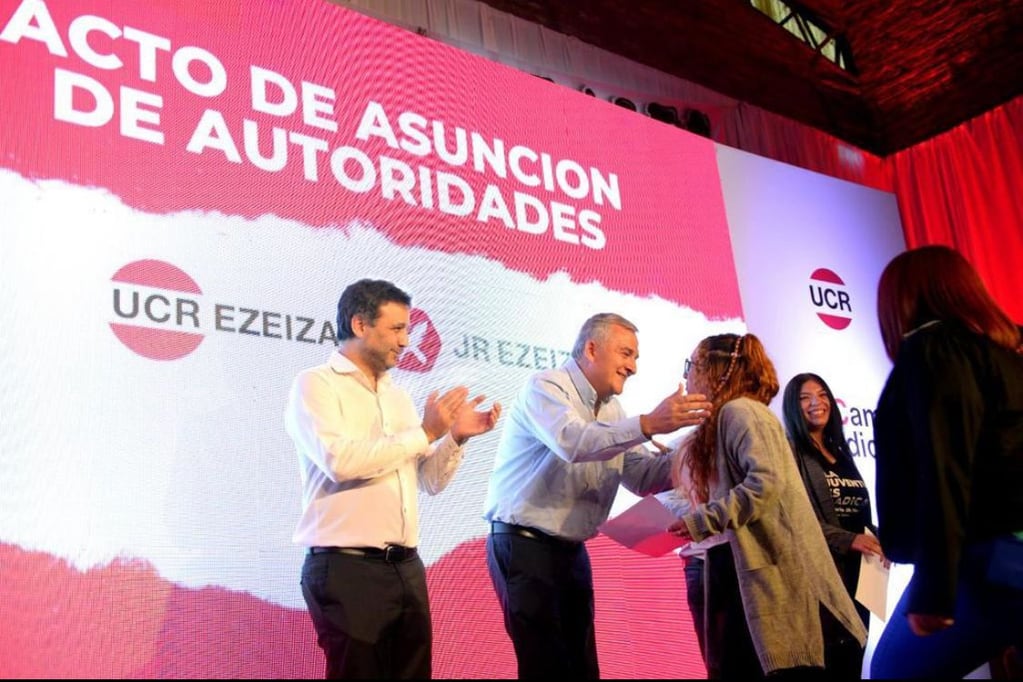 En el acto realizado en Ezeiza, Cristina Tévez asumió como presidenta de la JR del distrito. En ese marco, las nuevas autoridades del Comité local recibieron sus respectivos certificados de manos del jefe partidario Gerardo Morales.