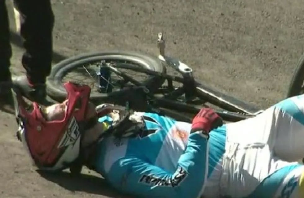 El mendocino Federico Villegas y un accidente con suerte en la final de bicicross de los Juegos Odesur de Cochabamba.