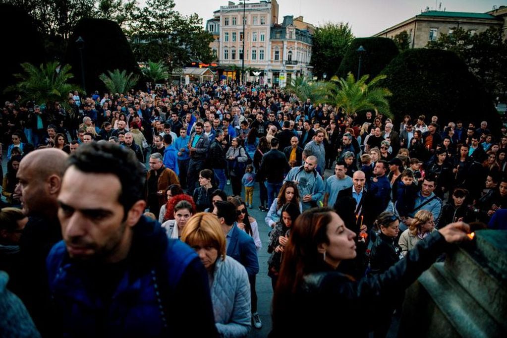 Cientos de búlgaros salieron a las calles para reclamar que se encuentre al asesino. Crédito: Dimitar DILKOFF / AFP.