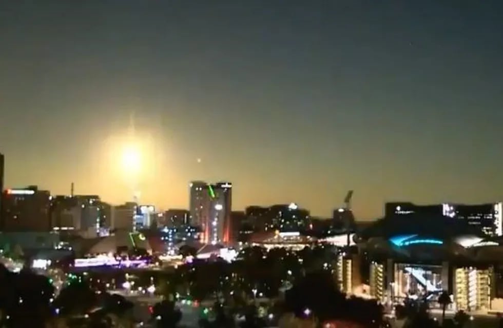 Australia: las imágenes del momento exacto en que un meteorito cae sobre la tierra (Foto: captura video)