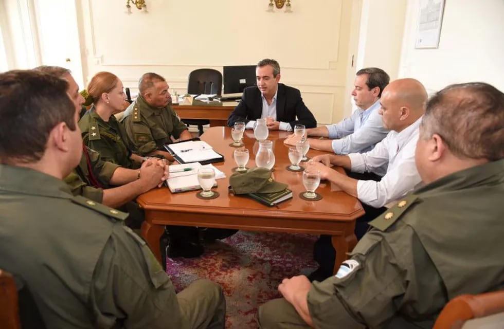 El intendente Javkin se reunió con gendarmes para analizar el avance del operativo (Prensa Municipalidad)