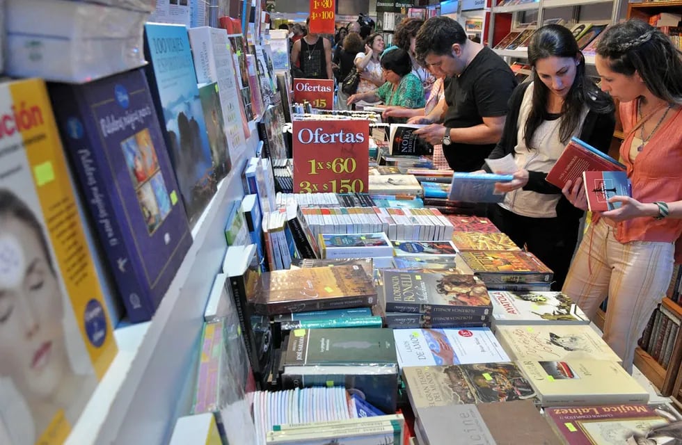 Comienza la Feria del Libro en Mendoza en el Auditorio Angel Bustelo y en el Centro de Congresos y Exposiciones.