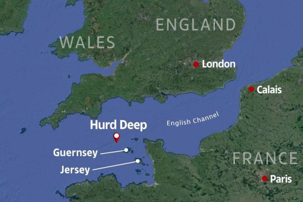 Hurd Deep, la presunta zona donde estaría hundida la aeronave que trasladaba a Emiliano Sala rumbo a Cardiff, Gales. (The Sun)