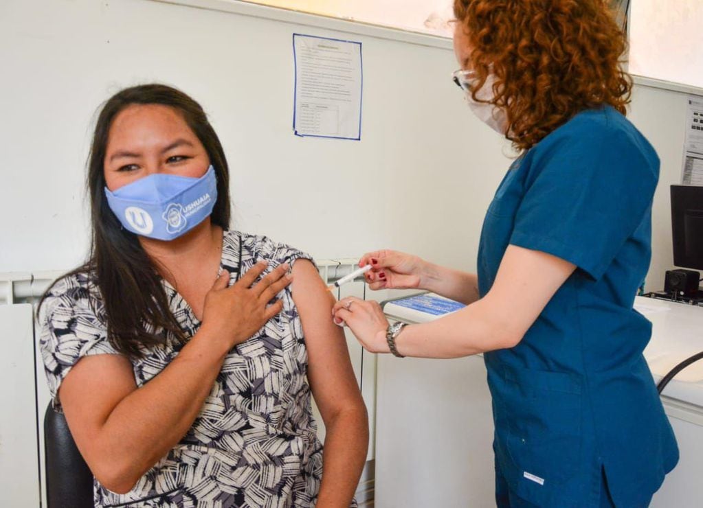La subsecretaría de políticas sanitarias inició la vacunación contra el covid-19