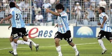 "El Pulga" Rodríguez marcó los dos goles de Atlético de Tucumán.