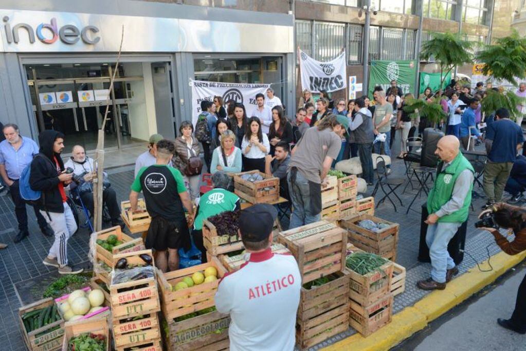 Durante la jornada se vendieron verduras a $20. (Diego Díaz)