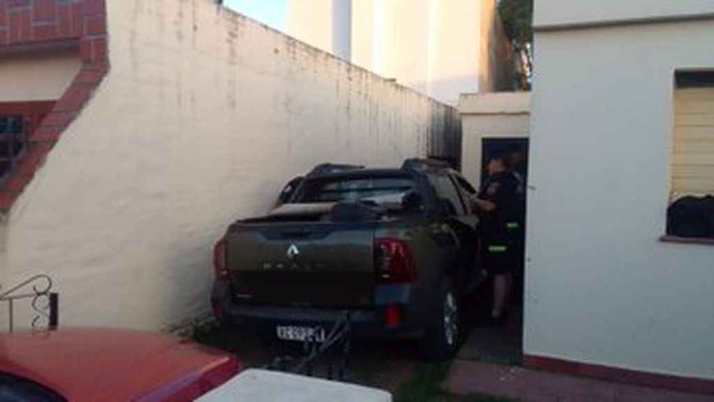 Renault Oroch usurpada en barrio Escobar.
