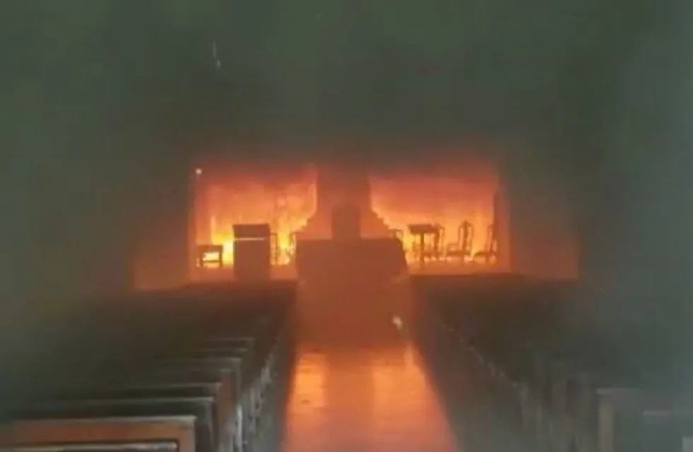 Se incendia la catedral de San Nicolás
