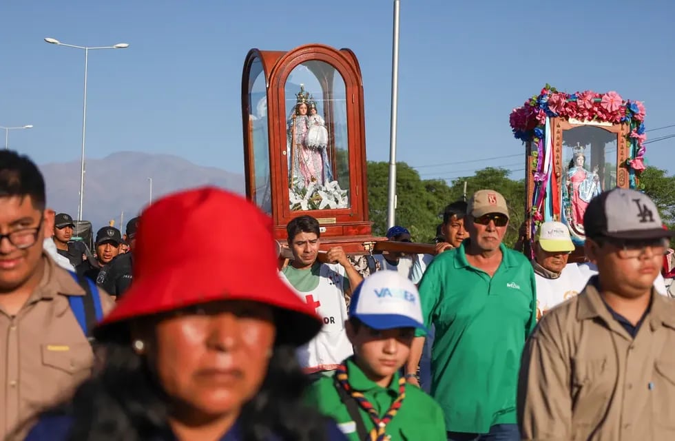 La devoción de la feligresía jujeña a Nuestra Señora del Rosario de Río Blanco y Paypaya se pone de manifiesto en las multitudinarias peregrinaciones del mes de octubre.