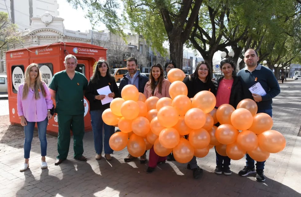 Actividad en la plaza por el día de concientización sobre el linfoma