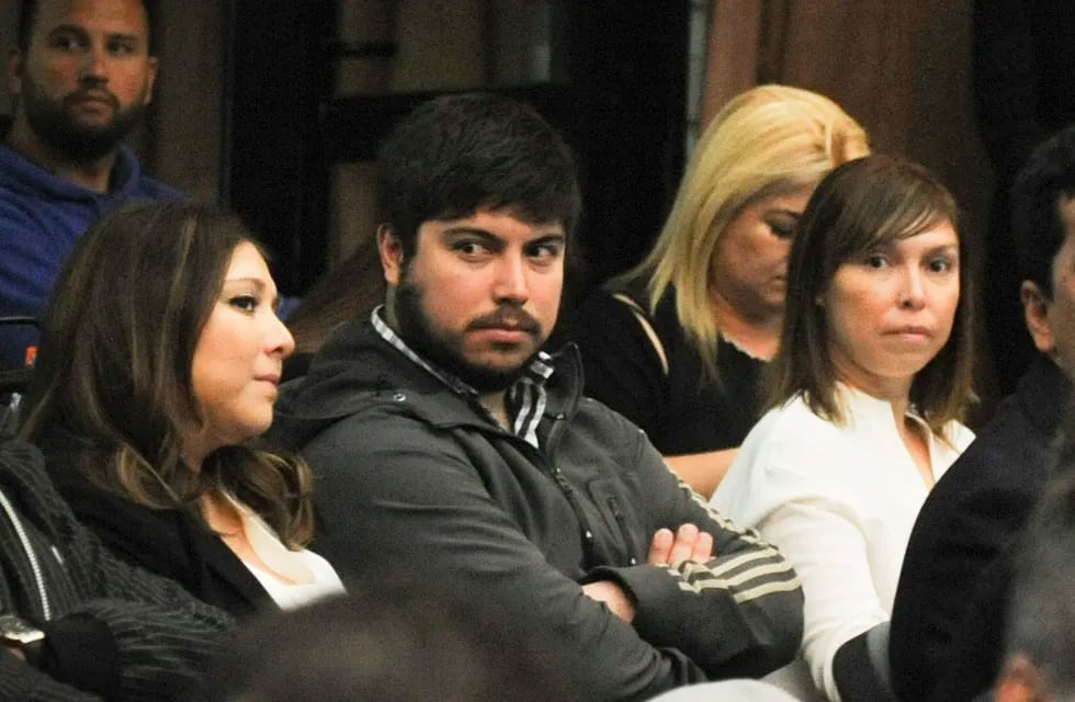 Luciana, Leandro y Melina Báez, están sentados en el banquillo de los acusados.