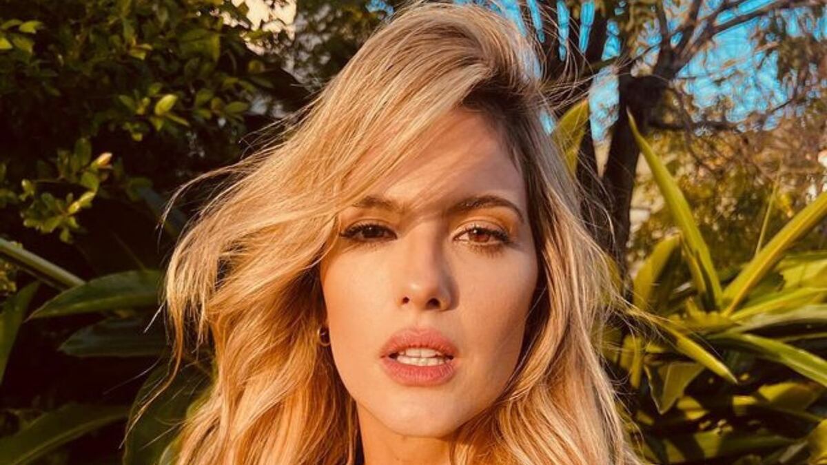 Mery del Cerro, sin nada debajo, se desprendió el jumpsuit y causó