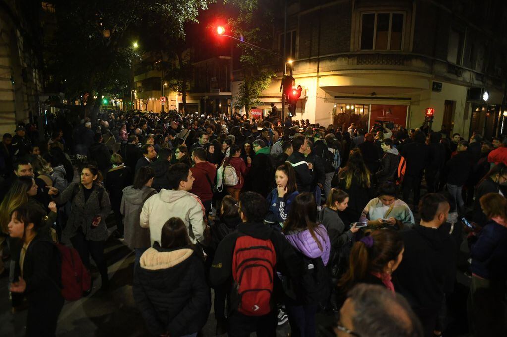 Los manifestantes K que recibieron a Cristina en Recoleta.
