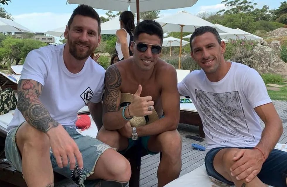 Maxi Rodríguez con Messi, Neymar, Suárez y un divertido cruce con Pablo Granados