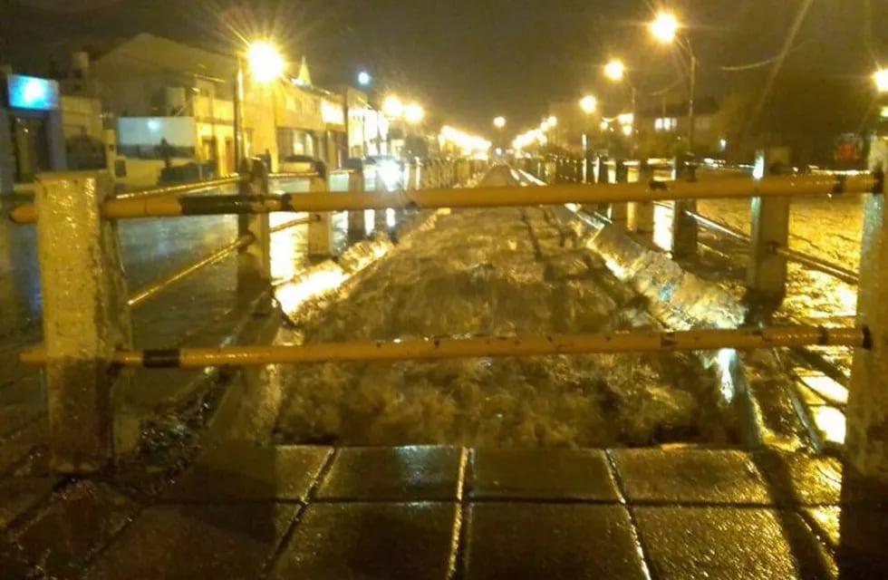 Los canales evacuadores respondieron ante la lluvia de ayer. Foto Marcelo Vidal