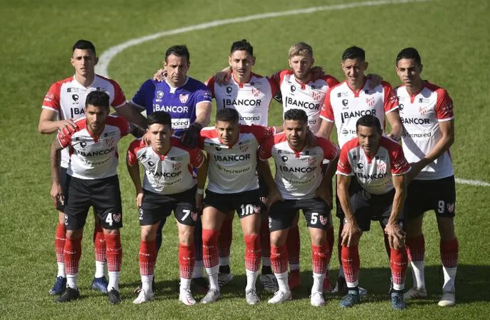 Instituto repitió formación, pero fue otro equipo. Y jugó mal contra Defe (Foto: Ramiro Pereyra).