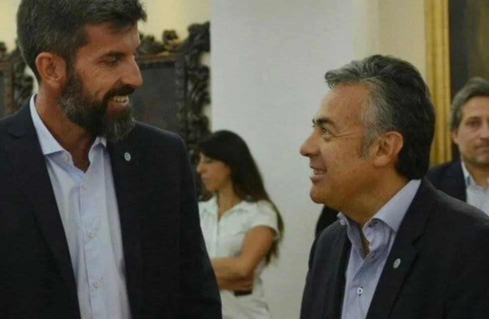 El subsecretario de Gestión Pública y Modernización del Estado Ulpiano Suárez junto al Gobernador Alfredo Cornejo.