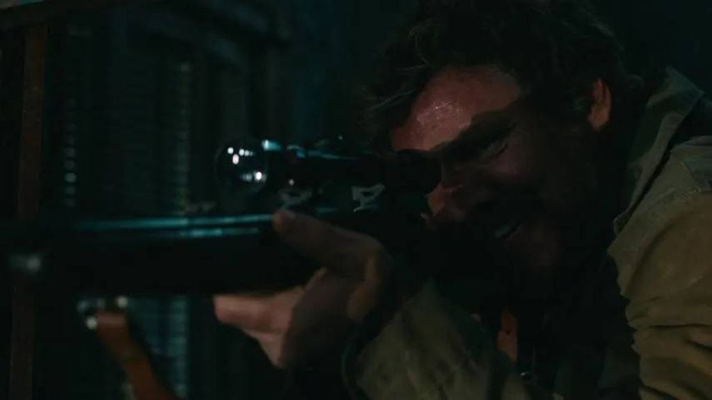 Joel en el rol del francotirador.