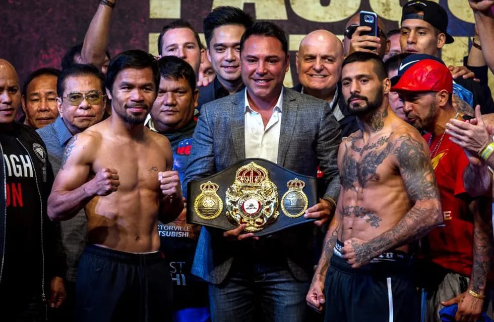 Filipino professional boxer and politician Manny Pacquiao (L) and Argentine professional boxer Lucas Matthysse (R) pose for cameras during the weigh-in for their WBA welterweight championship fight in Kuala Lumpur, Malaysia, 14 July 2018. Photo: Izzuddin Abd Radzak/BERNAMA/dpa