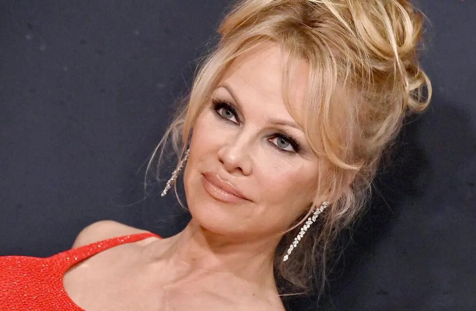 A sus 56 años, Pamela Anderson enseñó su rostro al natural.