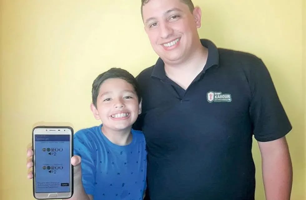 Fabricio creó la app con ayuda de su papá Leandro.