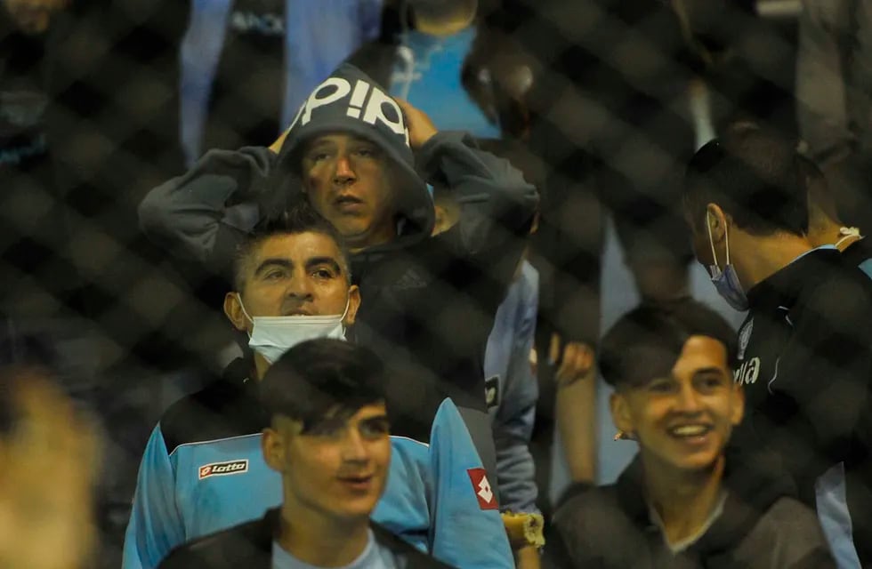 Los hinchas de Belgrano festejaron el domingo, y se viene un cierre de torneo apasionante (foto Javier Ferreyra).