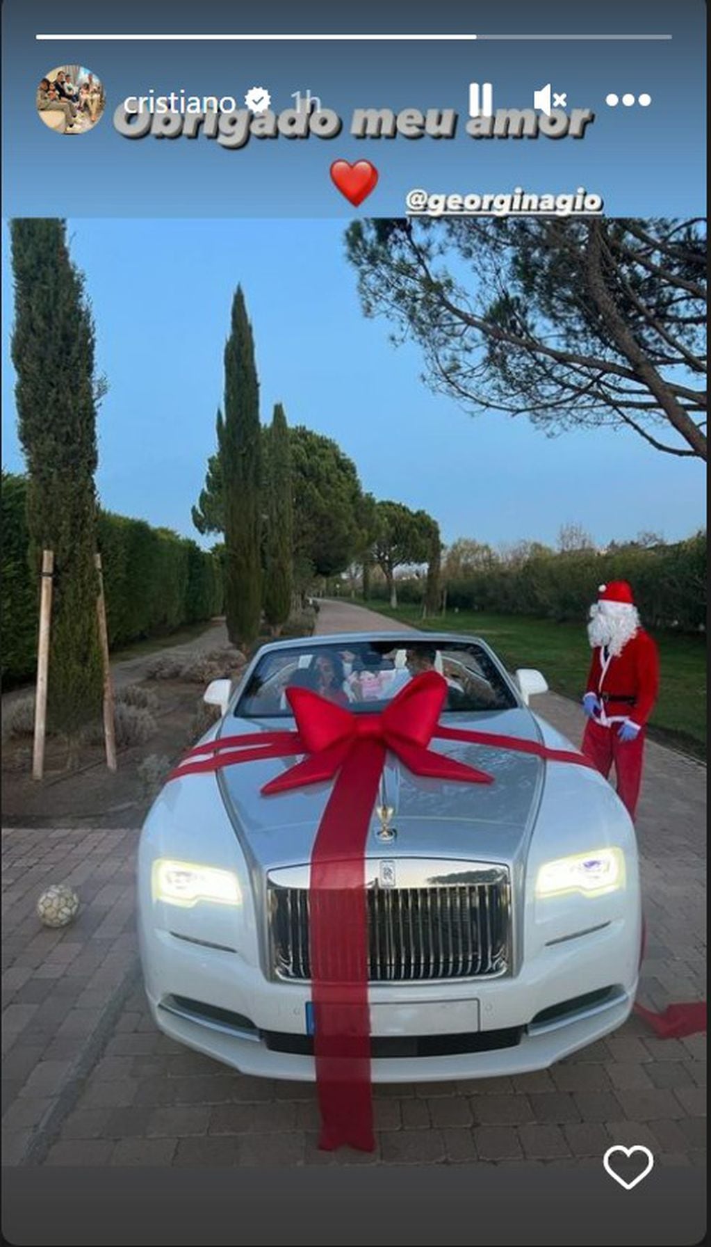 Cristiano Ronaldo subió una story del auto que le regalo Georgina.