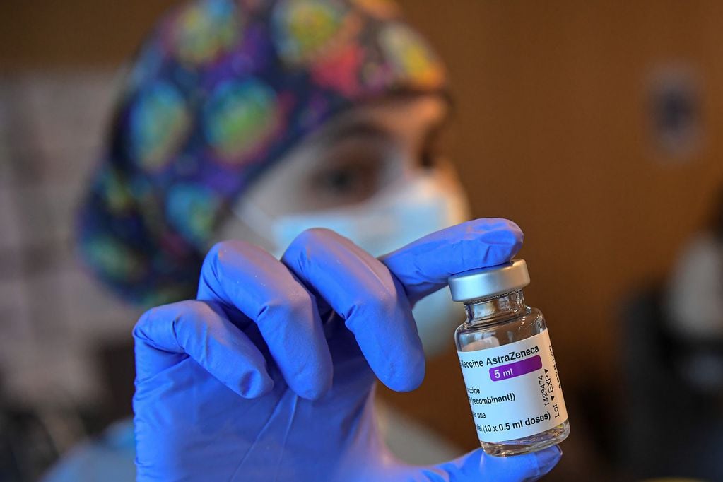 En Canadá suspenden la vacuna de AstraZeneca en menores de 55 años - AP
