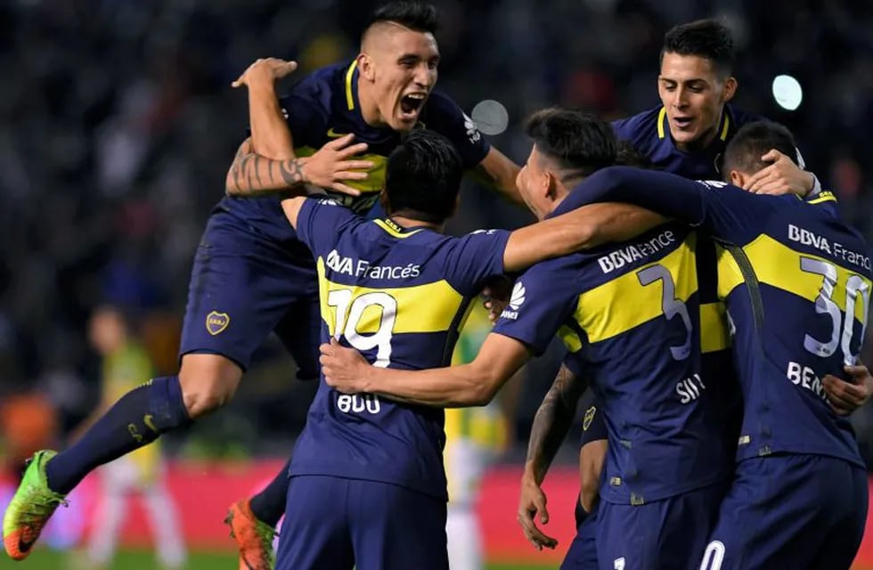 Boca Juniors' defender Jonathan Silva (C-R) celebrates with teammates after scoring the team's fourth goal against Aldosivi, at Jose Maria Minella stadium in Mar del Plata City, on June 17, 2017.  \nBoca Juniors won 4-0. / AFP PHOTO / TELAM / DIEGO IZQUIERDO