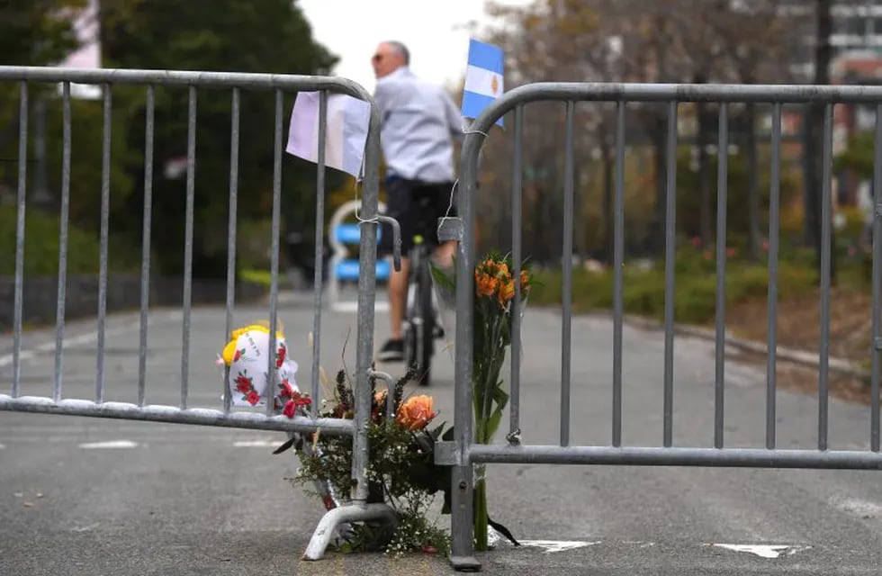 People stop at a memorial November 1, 2017 near the site of a terror attack in New York yesterday.\nThe pickup truck driver who plowed down a New York cycle path, killing eight people, in the city's worst attack since September 11, was associated with the Islamic State group but \