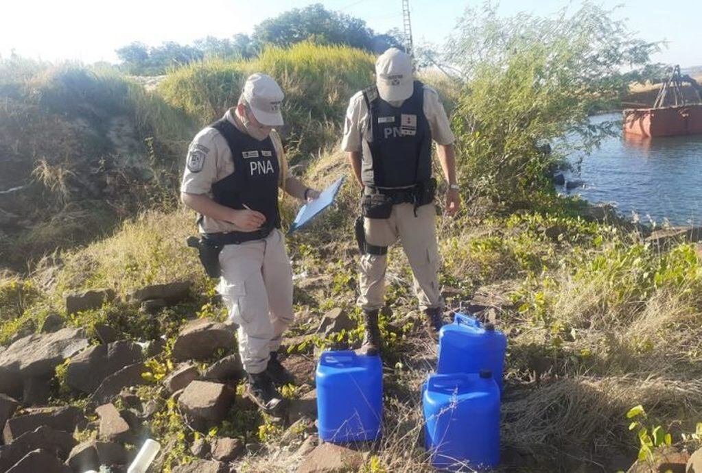 Efectivos de Prefectura Naval Argentina secuestraron ketamina en la costa posadeña.