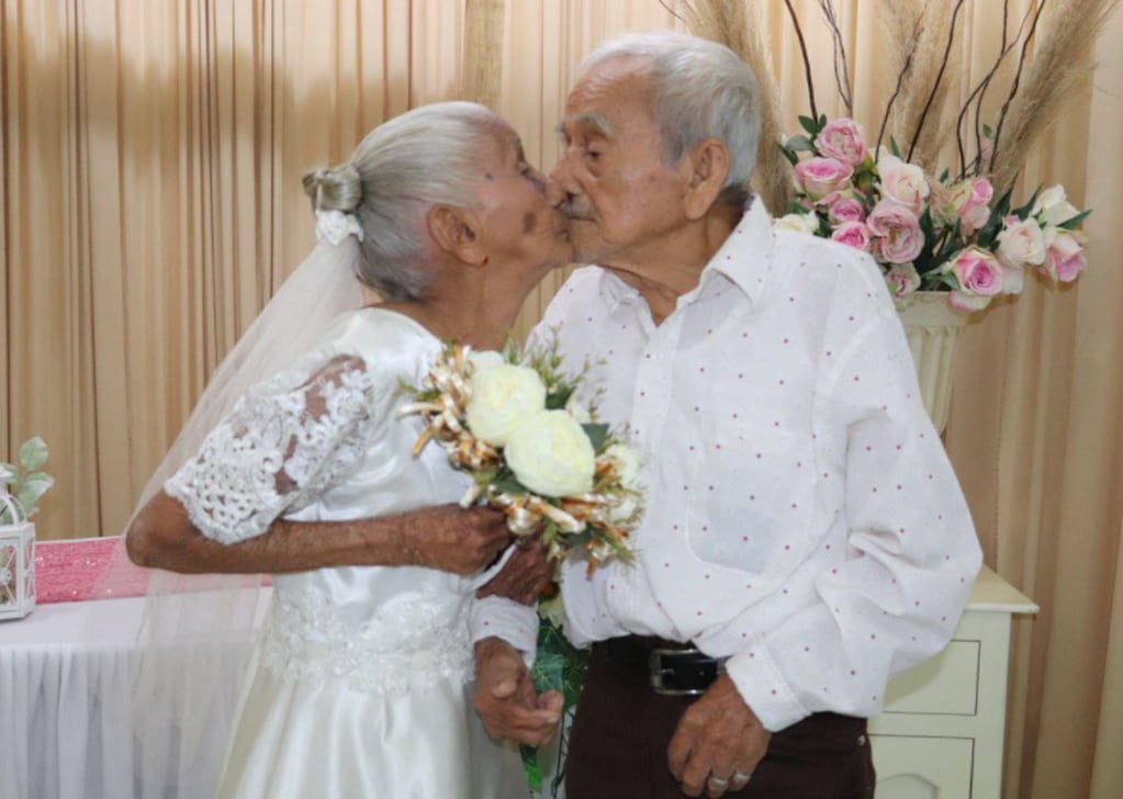 Don Eustacio (92) y Doña Lucía (91) se casaron por civil para el Día de los Enamorados.