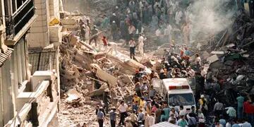 Destrucción y muerte. En el atentado ocurrido el 17 de marzo de 1992, en la sede de la Embajada de Israel en Buenos Aires, hubo 22 muertos y más de 350 heridos (LaVoz/Archivo)