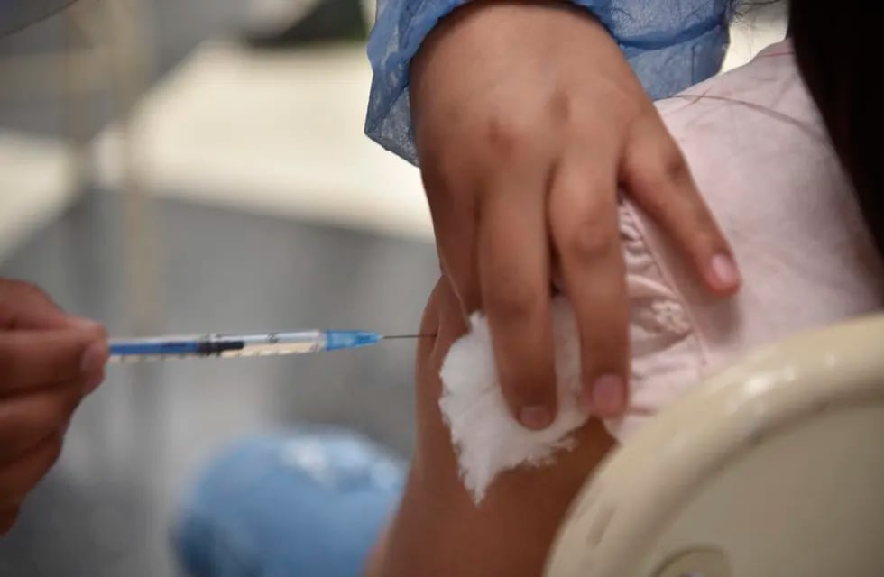 Vacunatorio covid en el Pabellón Argentina y vacunatorio a menores.