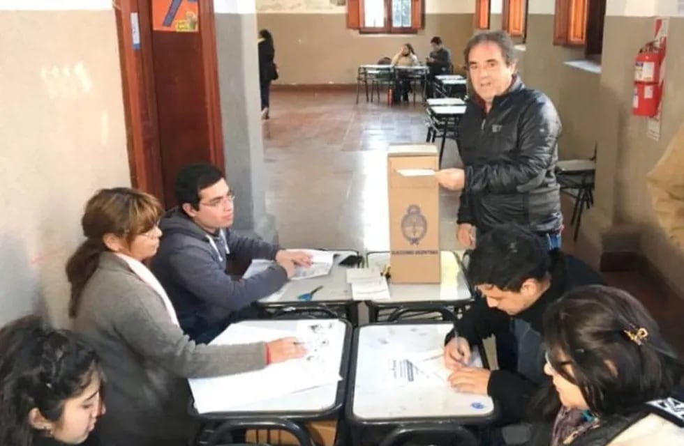 Alberto Bernis vota en la PASO, en Jujuy