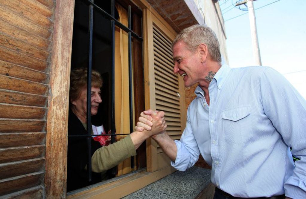 Francisco De Narváez durante la campaña de 2013, en una visita a Ensenada. Crédito: DYN/PRENSA DE NARVAEZ.