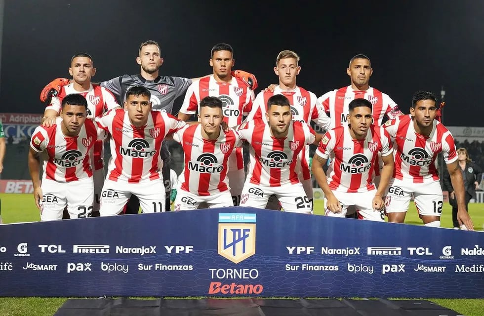 El colectivo se olvidó de un jugador y el futbolista tuvo que tomarse en remis. (IACC).