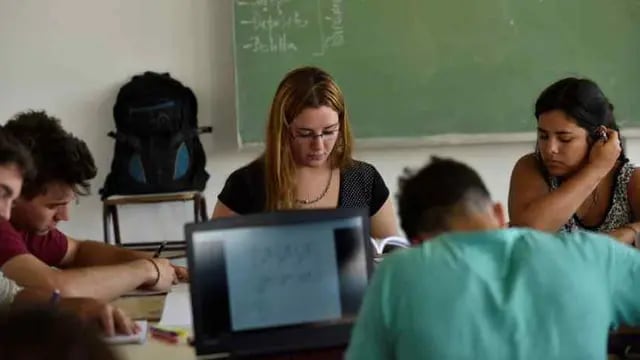 ESTUDIANTES. El 78% de los casi dos millones de estudiantes universitario de Argentina asiste a un institución pública. (La Voz) 